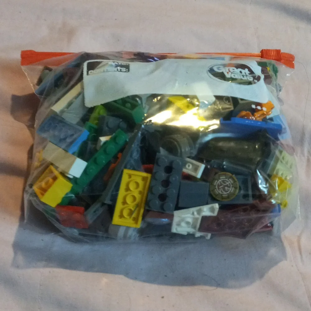 Legos lot 9 This lot has mixed legos